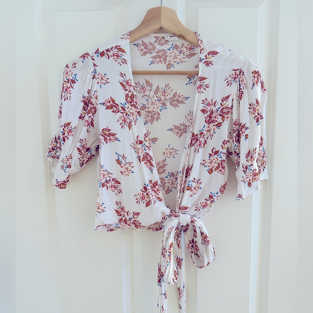 Cotton On - Wrap floral cropped blouse